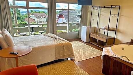 Deluxe Suite with Spa Bath and Balcony