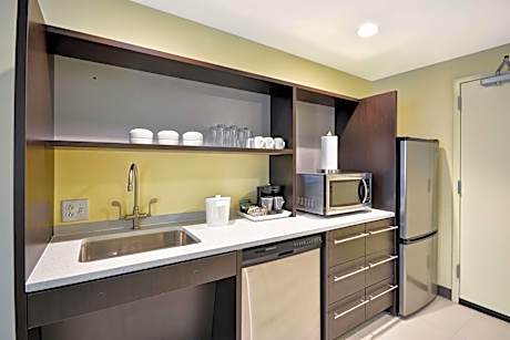 King Suite - Mobility Access/Non-Smoking