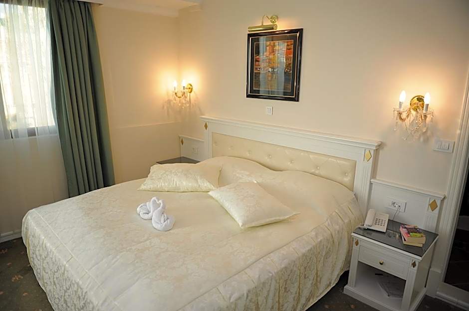 Foto 1 di 3 di 1 Double Bed or 2 Beds