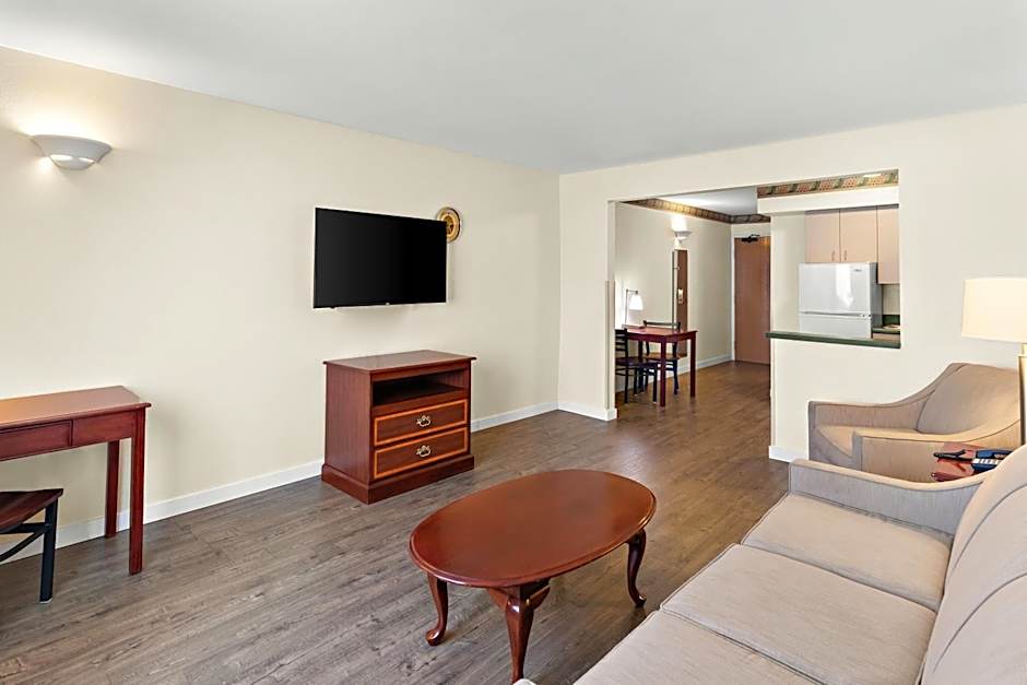 GuestHouse Inn & Suites Kelso