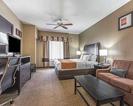 King Suite - Accessible/Non-Smoking