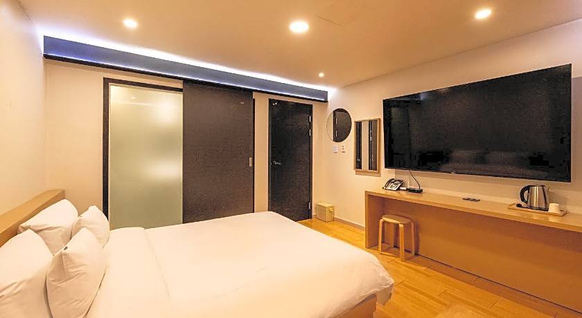 H-AVENUE Hotel NamChuncheon