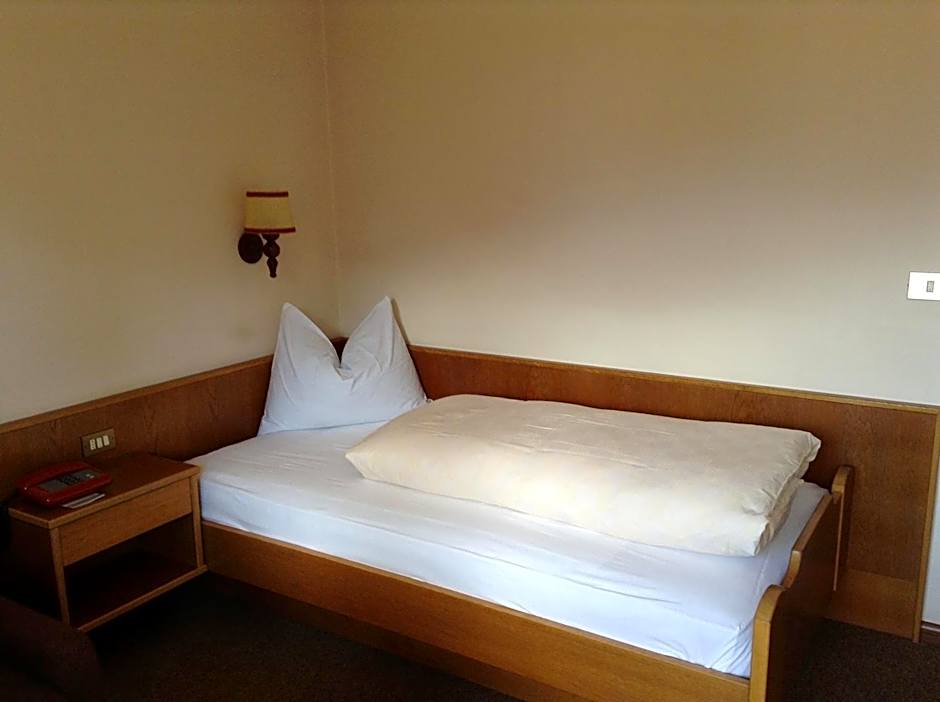 Photo 1 of 7 of Single Room