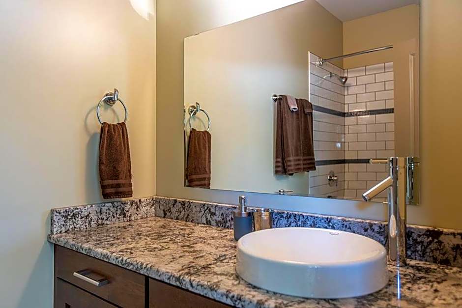 Selkirk Snug by Revelstoke Vacations