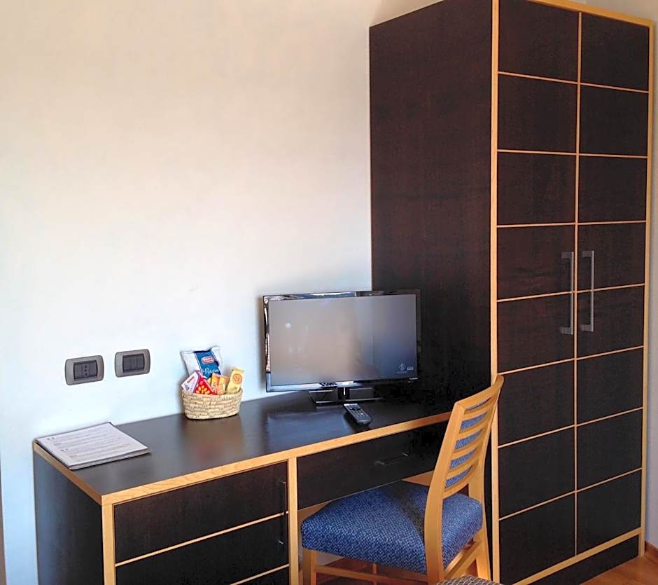 Photo 1 of 4 of Single Room