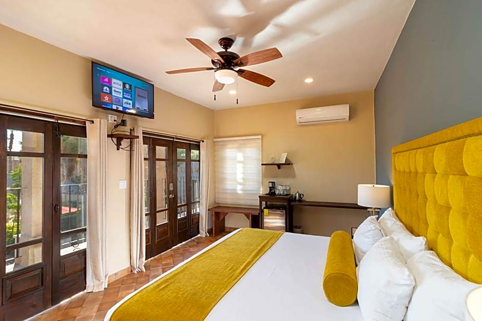 Photo 1 of 5 of 1 King Bed, Pool View