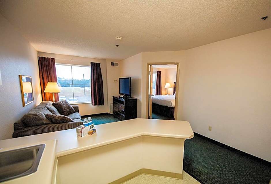 Greystone Inn & Suites