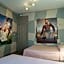 Carlton Arms Hotel
