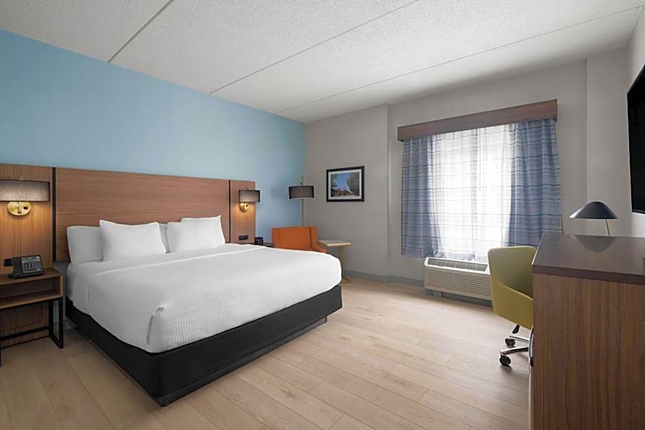 La Quinta Inn & Suites by Wyndham Raleigh Cary