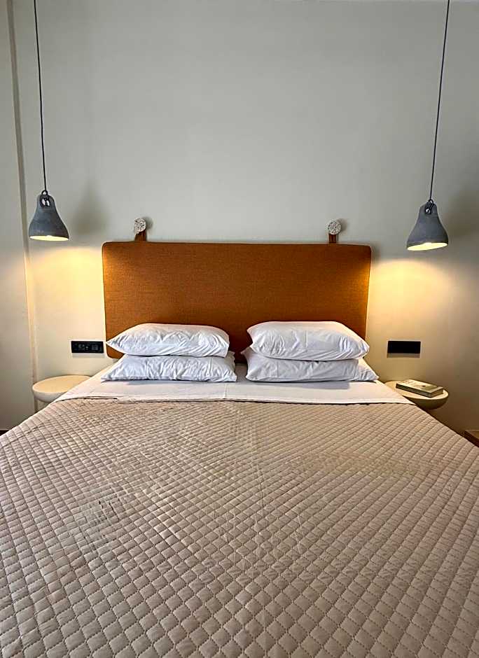 Yria Hotel