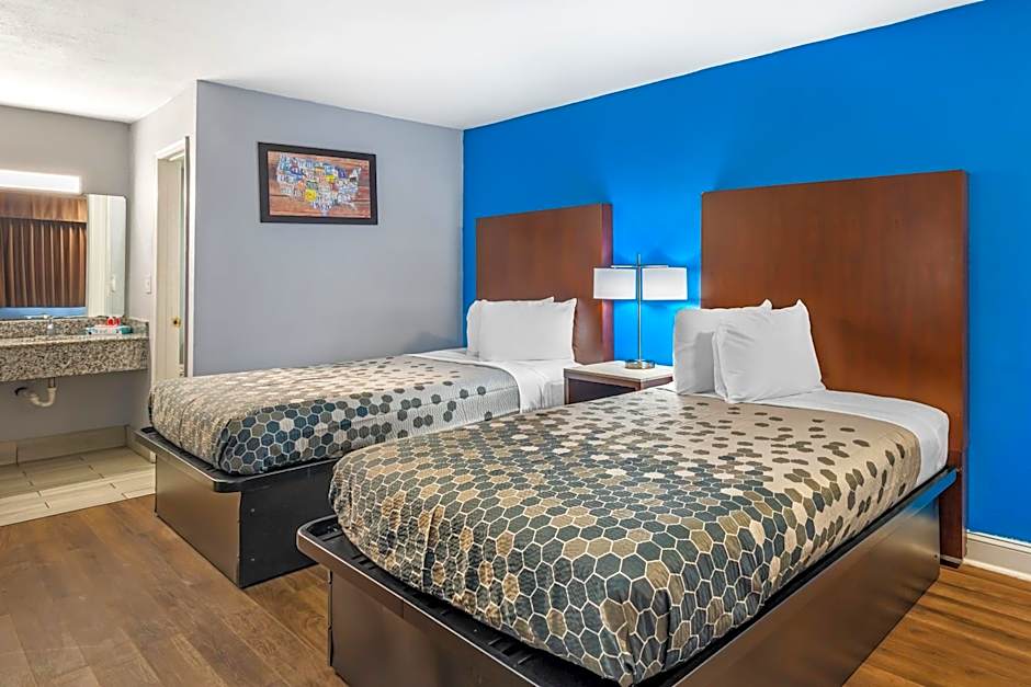 Econo Lodge Inn & Suites I-64 & Us 13