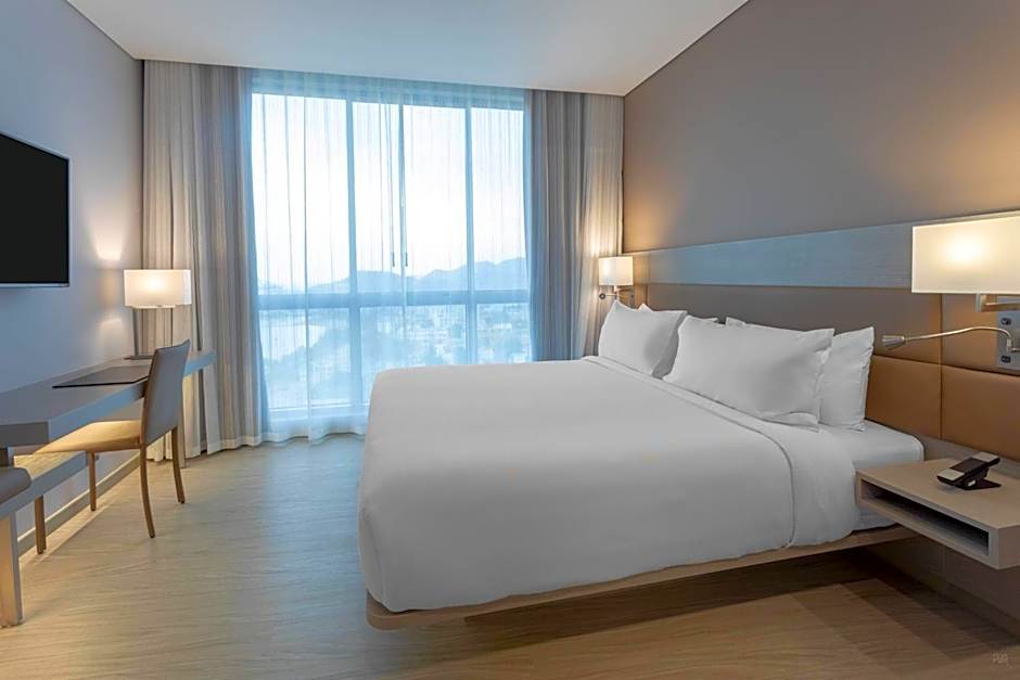 AC Hotel by Marriott Santa Marta