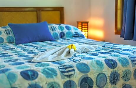 Standard Bungalow (1 Queen Bed and 1 Twin Bed)