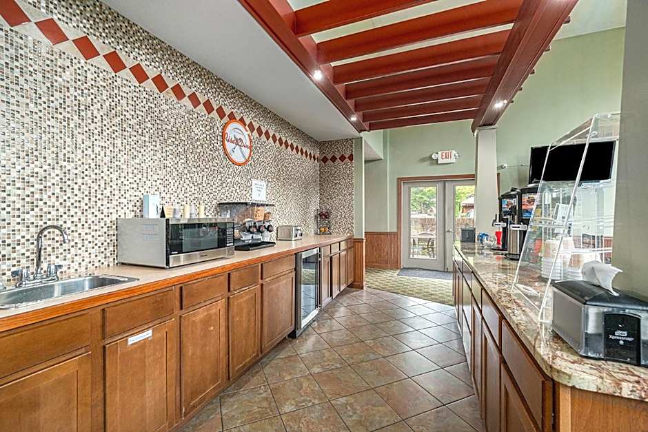 Howard Johnson by Wyndham Traverse City