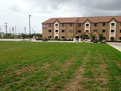 Microtel Inn & Suites by Wyndham Gonzales TX