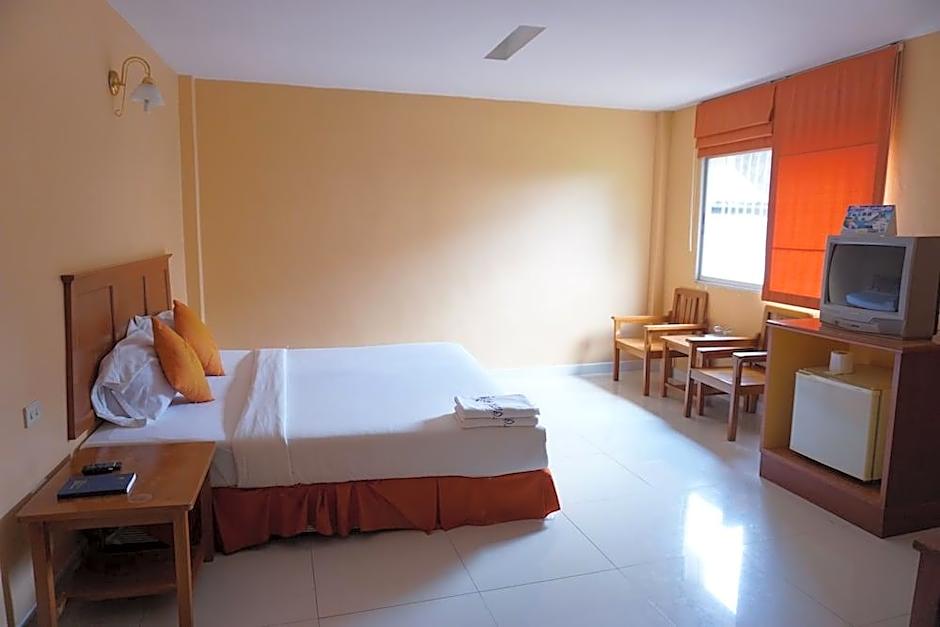 Sri Chumphon Hotel