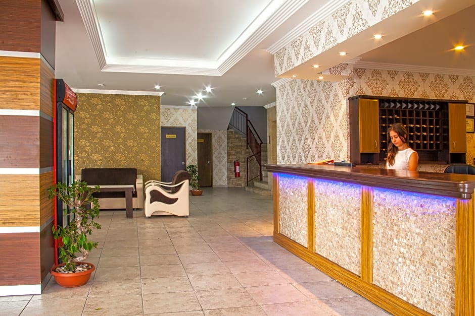 Kleopatra Aytur Apart