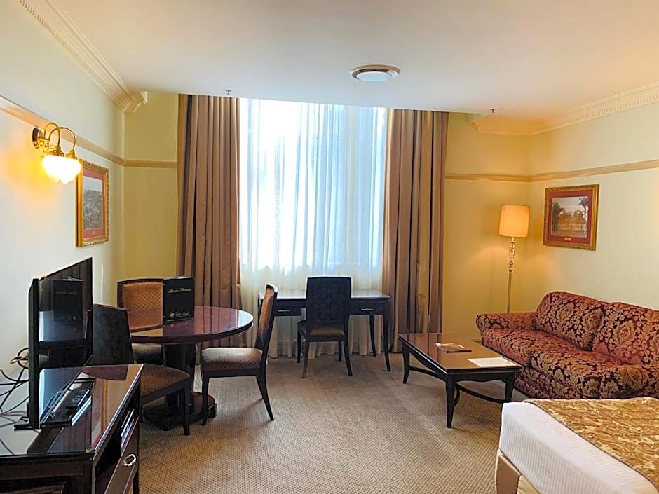 Royal Albert Apartments Hotel