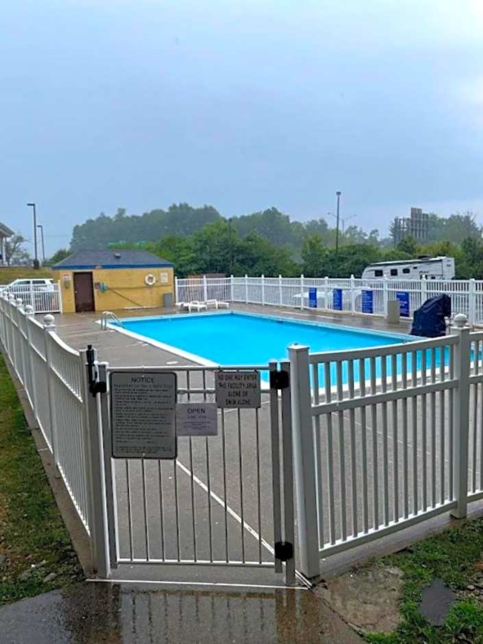 Days Inn by Wyndham Fort Wright Cincinnati Area