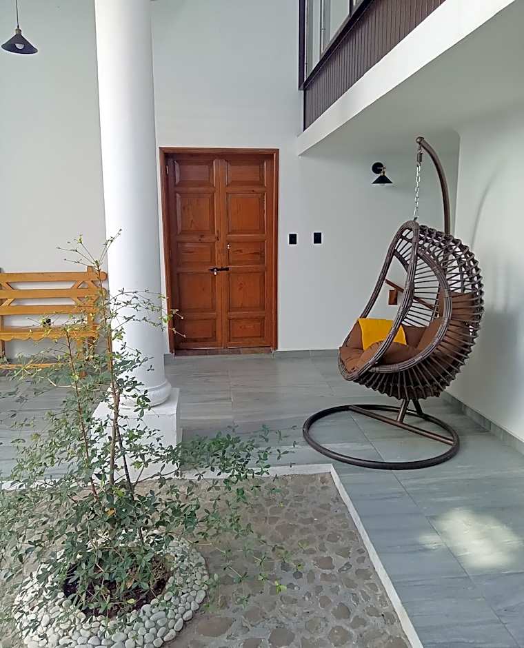 El Salto de Camela - Vera y Espín Hostal