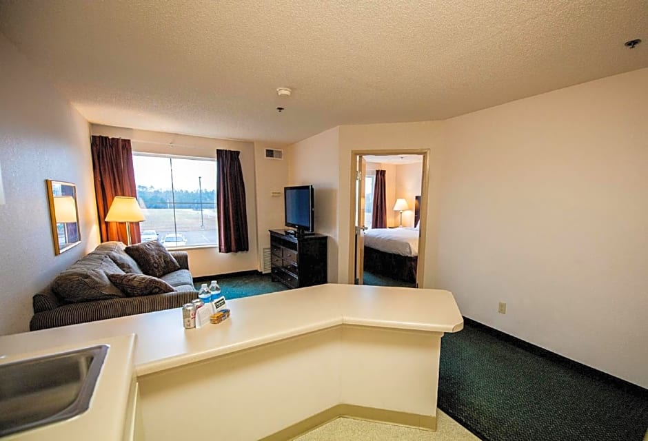 Greystone Inn & Suites
