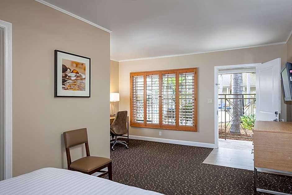 Holiday Inn Express and Suites La Jolla - Windansea Beach By IHG