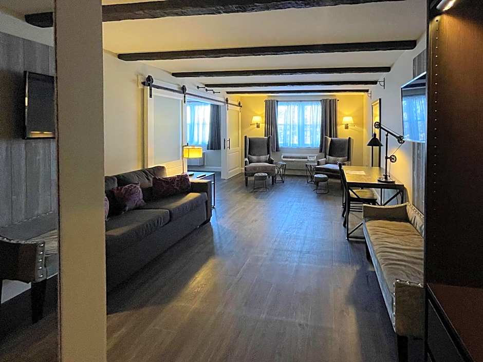 The Century House, an Ascend Collection Hotel