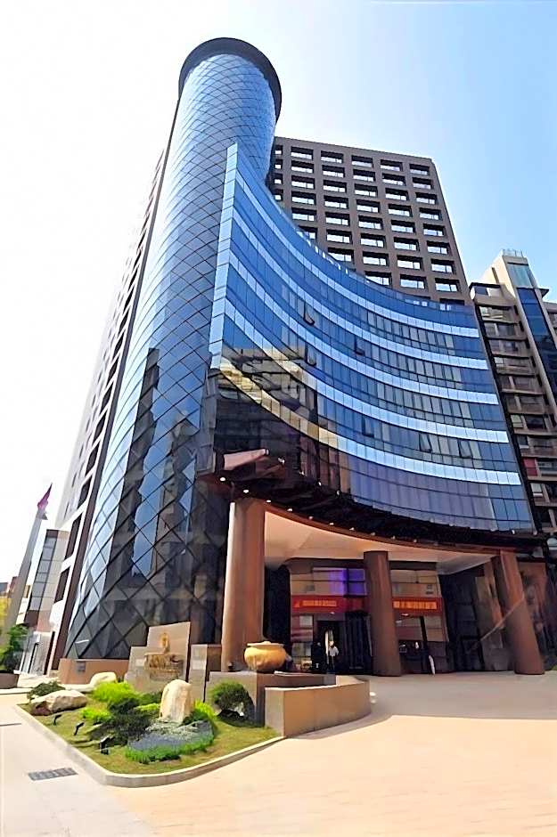 Monarch Skyline Hotel-Near Taimall