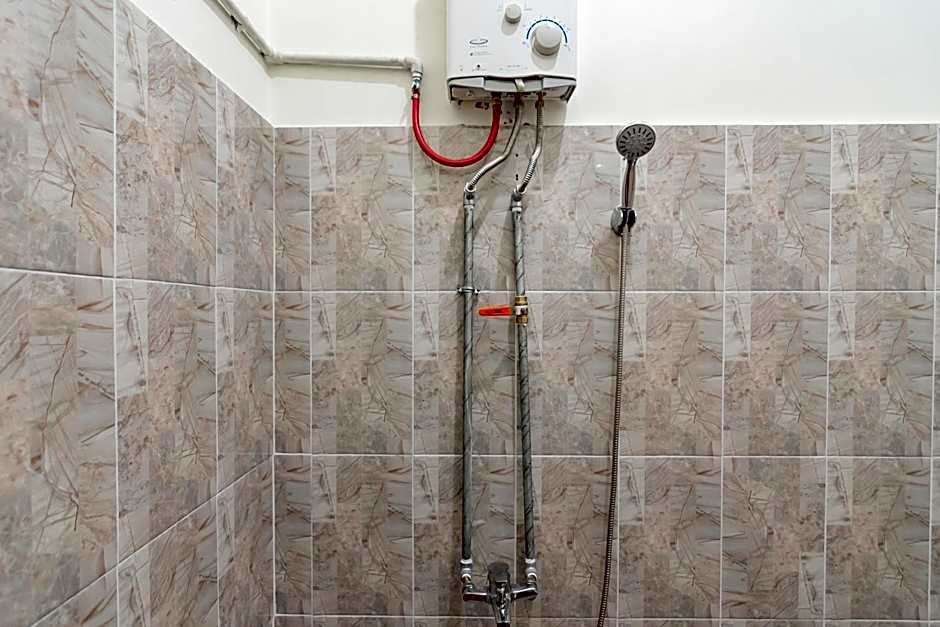 The Lima Guest House Syariah By RedDoorz – Cirebon, OH