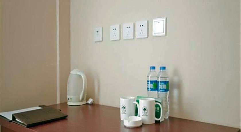 GreenTree Inn Liaoning Dalian Railway Station South Shengli Square Express Hotel