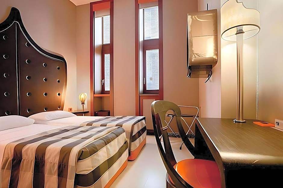 Orange Hotel