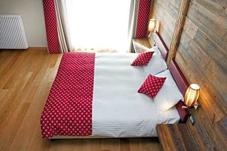 Deluxe Suite with Spa Bath