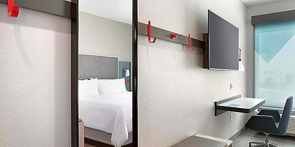 avid hotels - Detroit - Warren By IHG