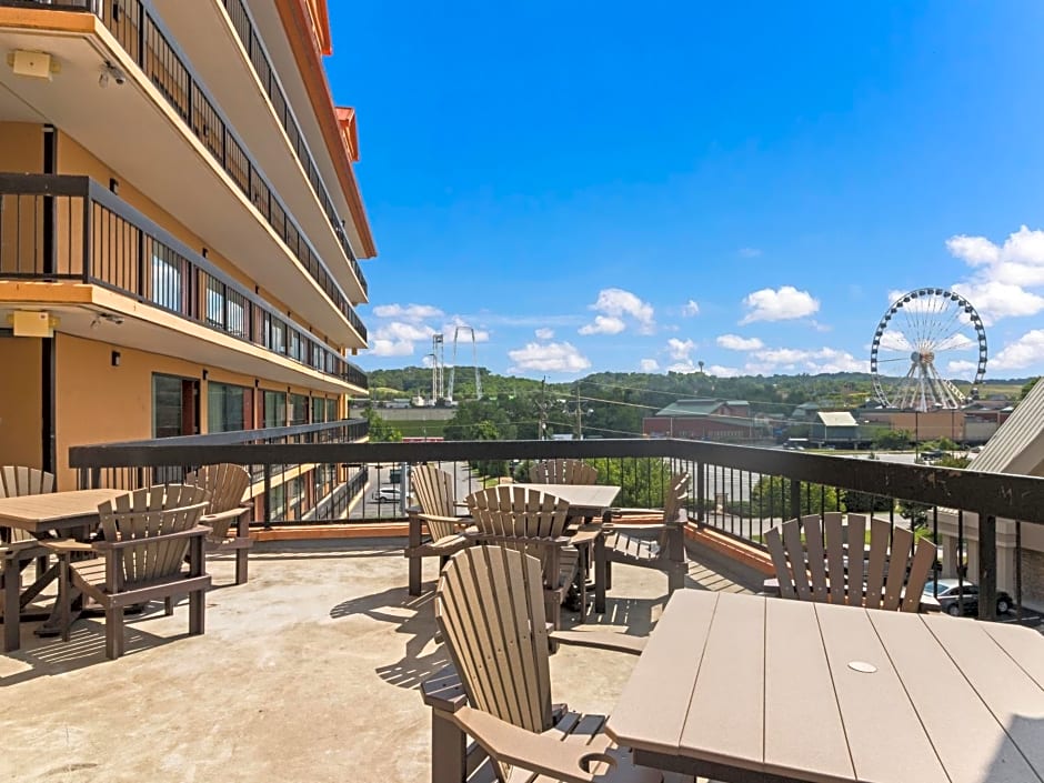 Mountain Vista Inn & Suites - Near the Island inPigeon Forge