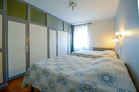 Quadruple Room with Private Bathroom