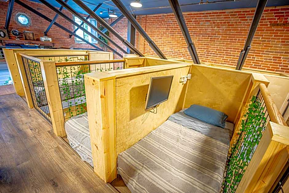 Social Stays - Santa Barbara's FIRST hostel on State Street