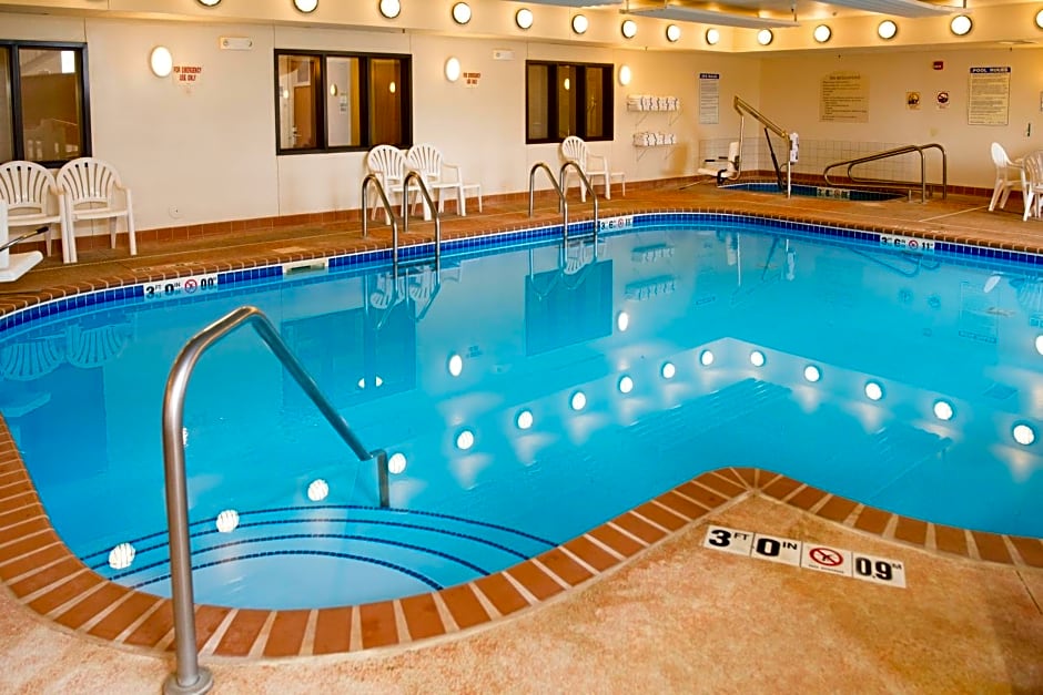 Holiday Inn Express Hotel & Suites Chanhassen, an IHG Hotel