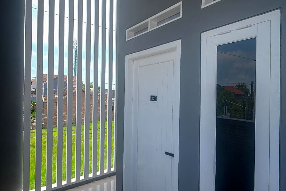 RedDoorz near Laweyan Gentan