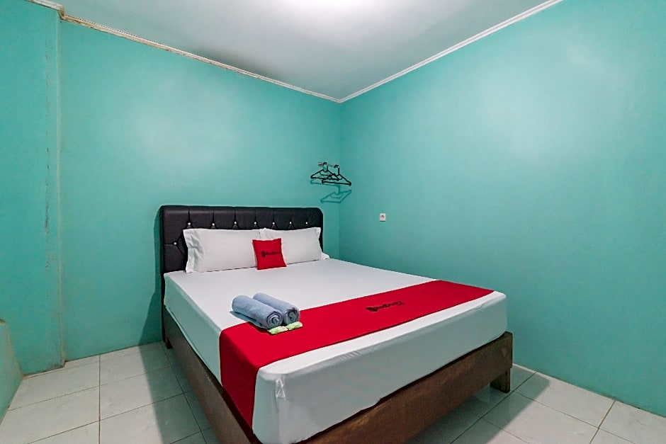 RedDoorz near Pantai Ujung Genteng