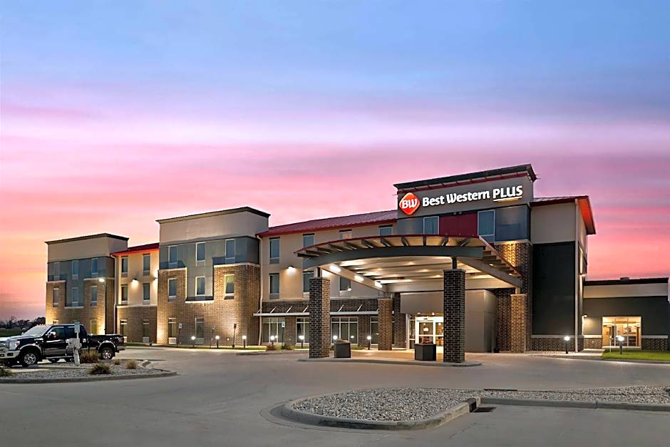 Best Western Plus Lakeview Hotel