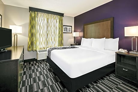 Queen Room with Bath Tub - Mobility/Hearing Accessible - Non-Smoking