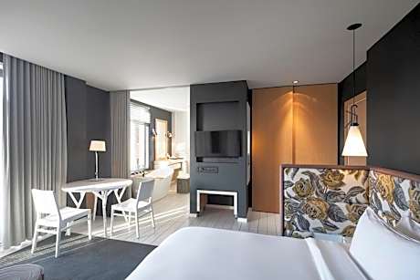 Deluxe Double Room with Balcony