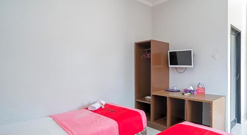 RedDoorz Syariah Near Tugu Dodol Kandangan