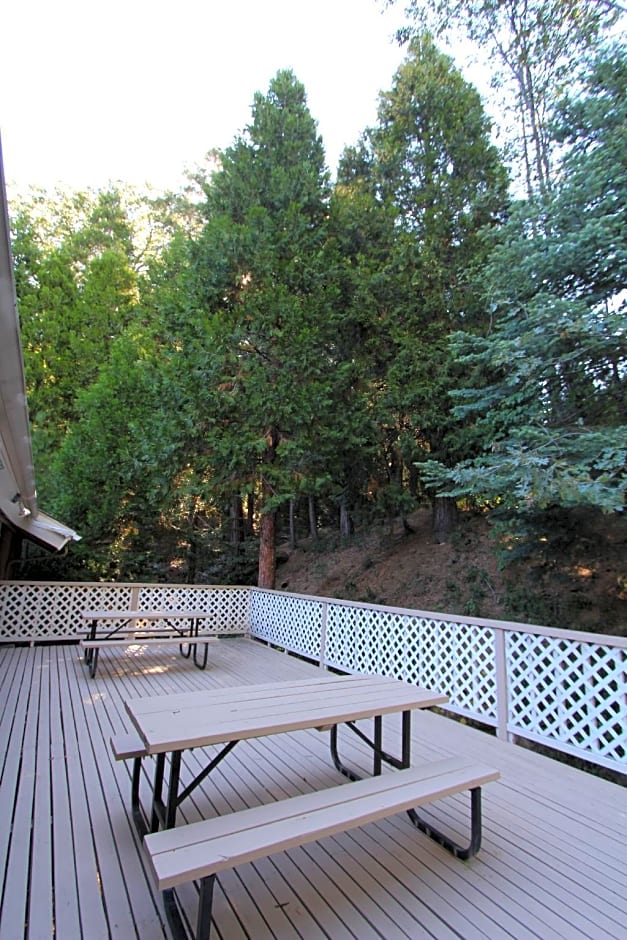 Lake Arrowhead Chalets – Lake Arrowhead, CA