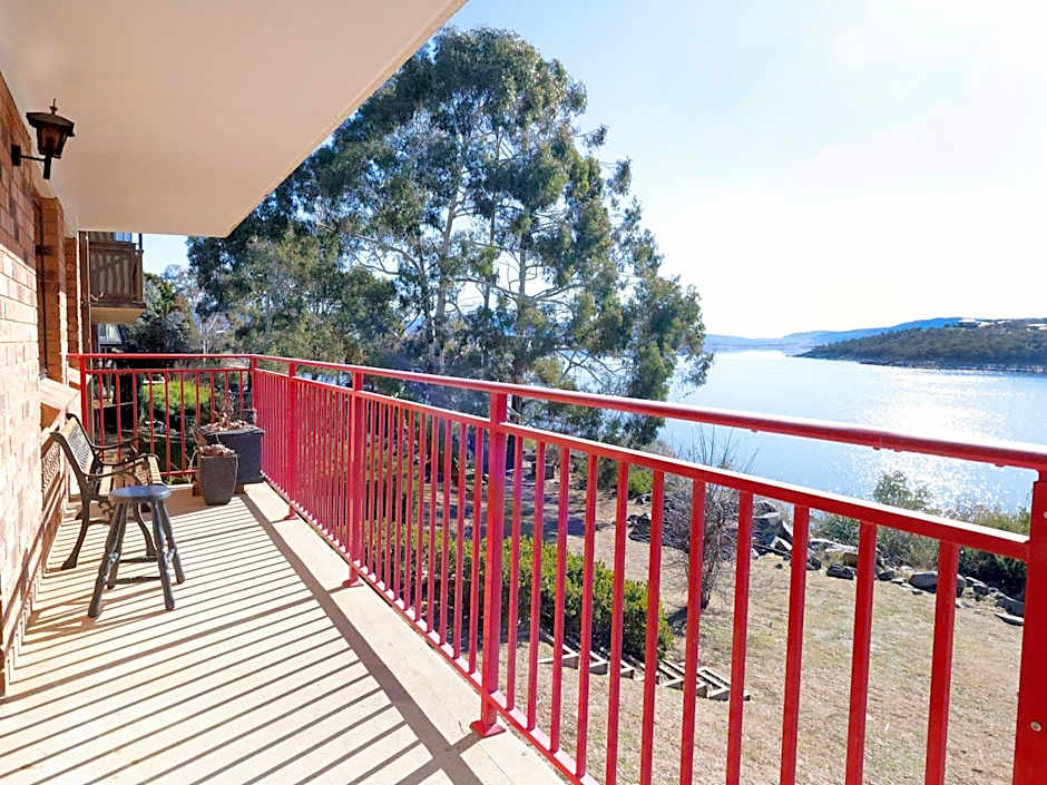 Pontis Lodge Waterfront Apartment