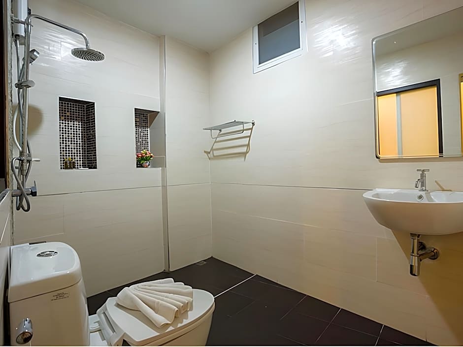 The Elegant Patong Hotel