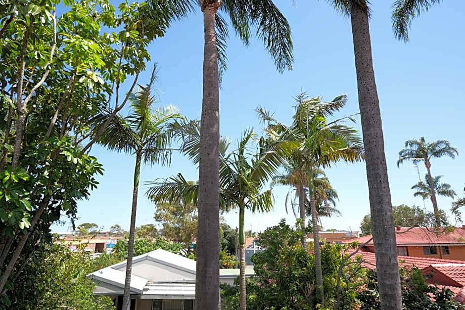Sapphire Palms Motel
