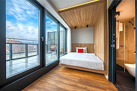Mini Smart Room with Terrace