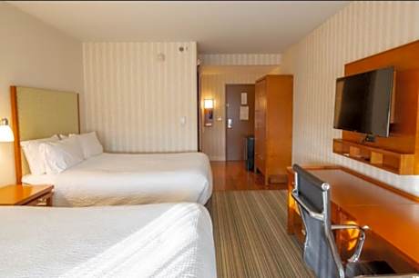 2 Queen Standard Mobility Accessible Tub