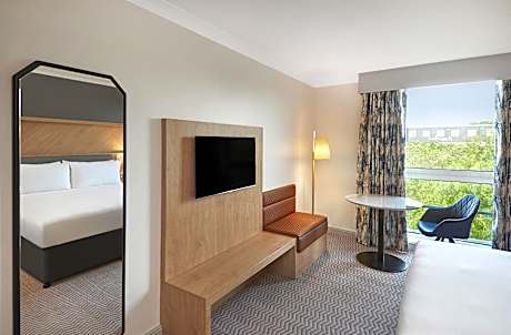 King Guest Room With Wellness Gift Set